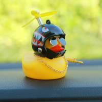 Cool Duck Желтый утенок в шлеме "Акула"